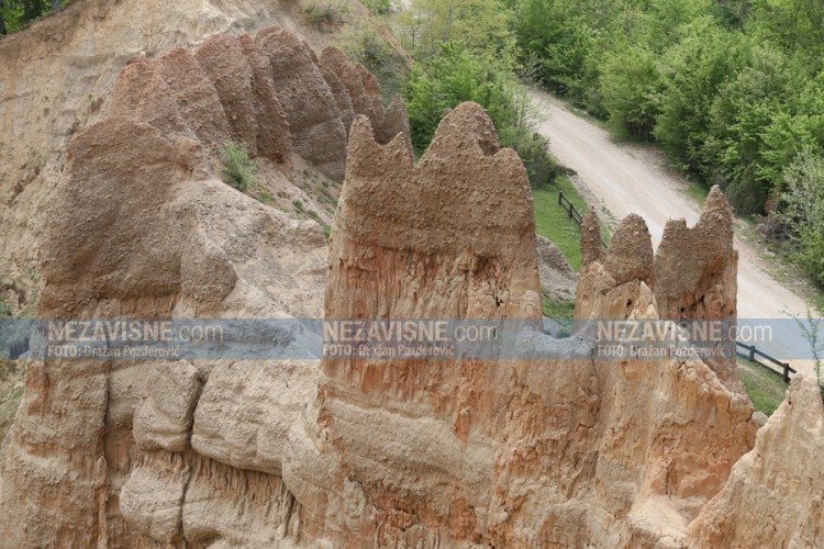 Pješčane piramide kod Foče: Fenomen koji svakodnevno dobija novi oblik