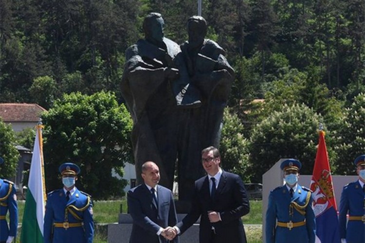 Vučić i Radev otkrili spomenik Ćirilu i Metodiju u Dimitrovgradu