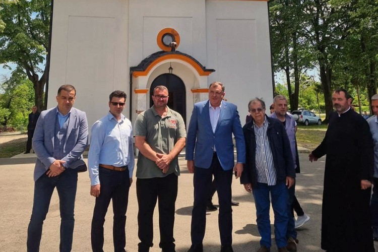 Dodik posjetio hram Svete Petke i položio vijenac na spomenik u selu Čitluk