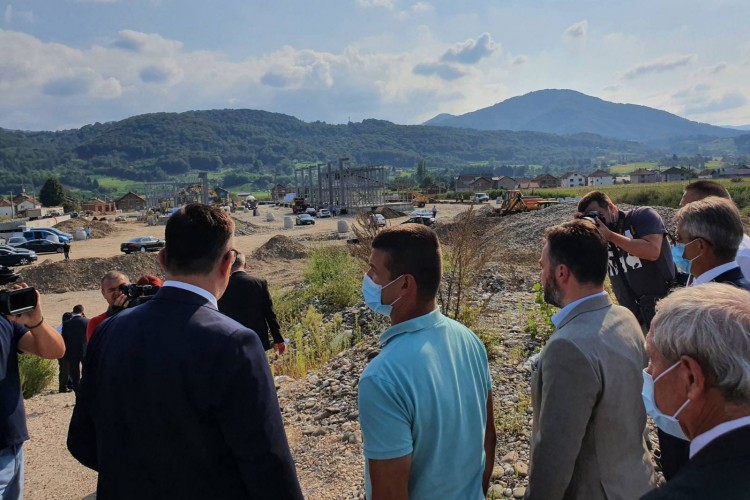 "Bratoljub" neće biti otvoren prije jula
