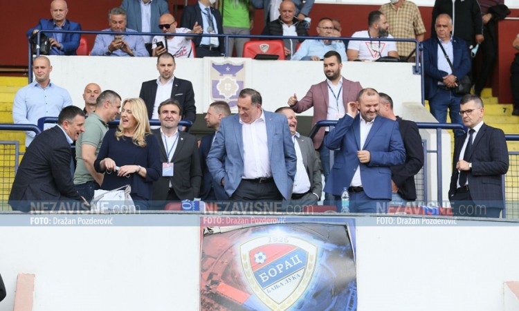 Dodik i Cvijanovićeva bodrili Borac sa tribina