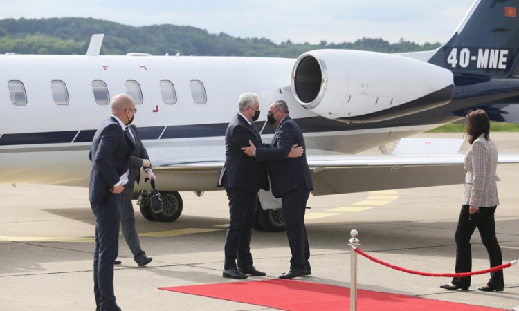 Krivokapić stigao u Banjaluku, dočekao ga Višković