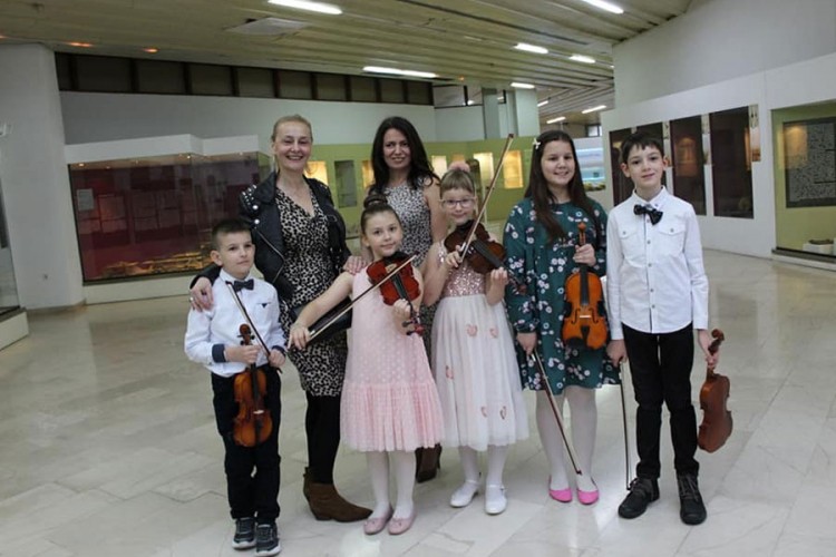 Učenici Muzičke škole "Opus conmusica" rade na pripremi koncerata