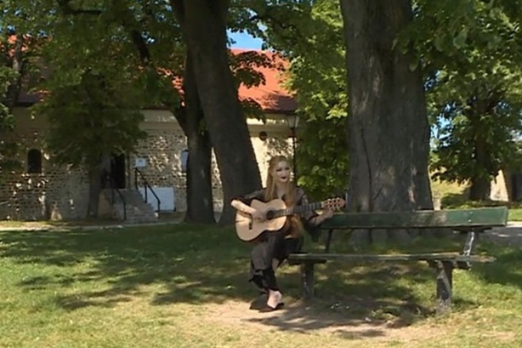 Talentovana Banjalučanka pjeva na 44 jezika