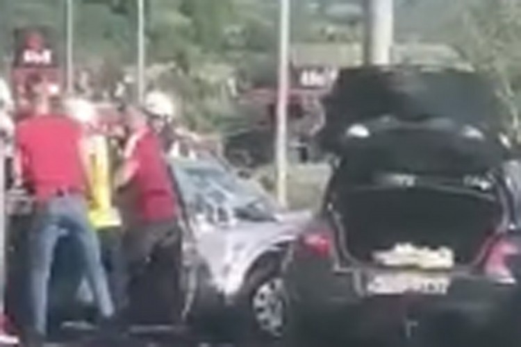 Direktan sudar kod uključenja na auto-put, vatrogasci izvlačili povrijeđene