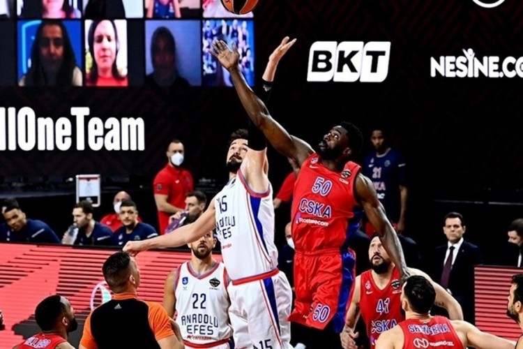 Micić odveo Efes u finale Evrolige