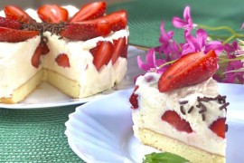 Bijela torta s jagodama