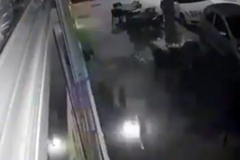 Snimak požara u Mostaru: Muškarac bježi dok mu je noga u plamenu