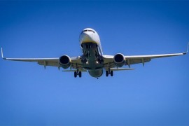 Pomahnitali putnik pokušao da uđe u pilotsku kabinu aviona u letu