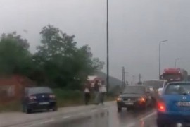 Velika gužva zbog sudara tri vozila u Poturovićima