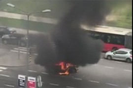 Automobil se zapalio tokom vožnje