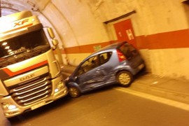 Saobraćajna nezgoda u tunelu Trsat: Sudar kamiona i auta
