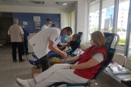 Dobojski medicinari dali krv