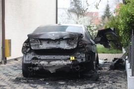 Zapaljena vozila dvojcu poznatom po švercu migranata