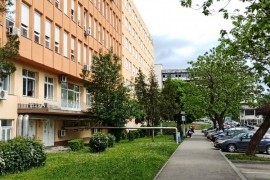 Žena i muškarac povrijeđeni u sudaru golfa i škode