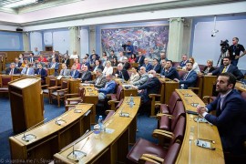 Rezolucija o Srebrenici uzburkala region i dovela u pitanje crnogorsku ...