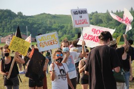 Protest evropskih aktivista na granici BiH i Hrvatske zbog migrantske ...