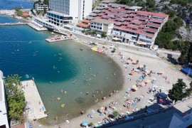 Neum pun turista na startu sezone