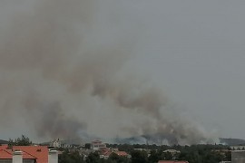 Veliki požar u zaleđu Vodica