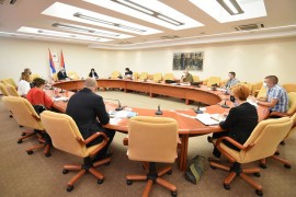 NS RS: Nema pravnog osnova za izuzimanje zemljišta od RS