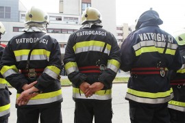 Beba ostala zaključana u autu, vatrogasci je izvukli