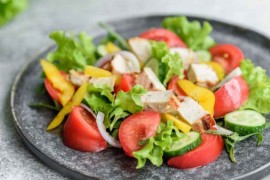 Pesto pileća salata