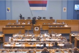 Pogledajte incident u NSRS: Poslanici spriječili Vukanovića da priđe ...