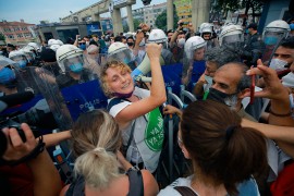 Policija suzavcem rastjeruje učesnike zabranjene gej parade u Istanbulu