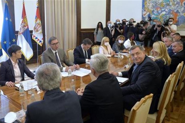 Počeo sastanak Vučića sa delegacijom Srpske