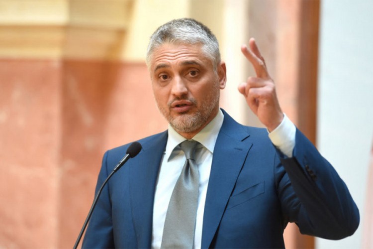 Oglasio se Čedomir Jovanović: Jesam, bacio sam stolicu u staklo
