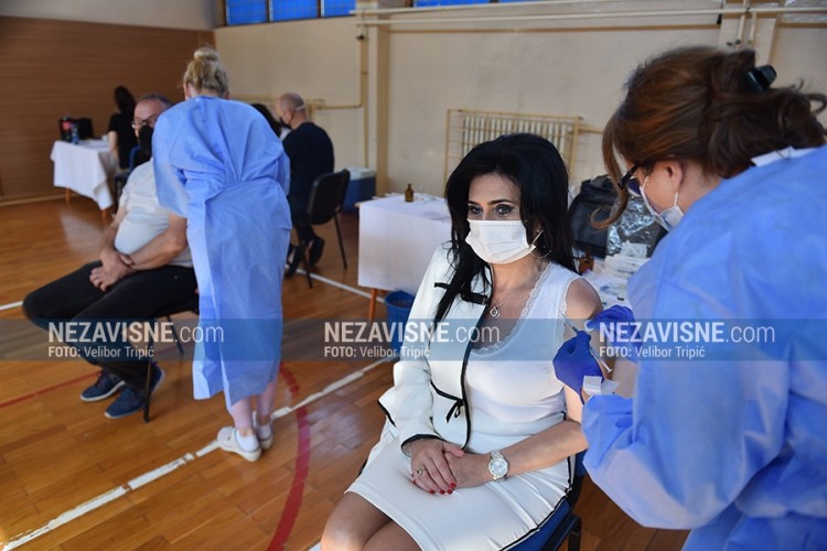 Vakcinisani prosvjetni radnici u OŠ "Jovan Cvijić" u Banjaluci