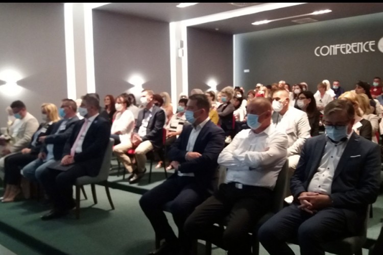Otvoren simpozijum udruženja medicinskih sestara, tehničara i babica