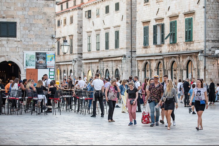 U Hrvatskoj trenutno oko 180.000 turista, uglavnom stranci