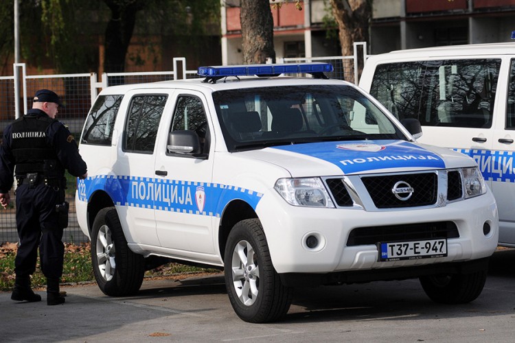 Maloljetni motociklista bez dozvole i njegov saputnik povrijeđeni u sudaru