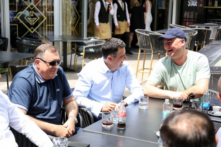 Dodik, Đajić i odbornici na kafi s Banjalučanima
