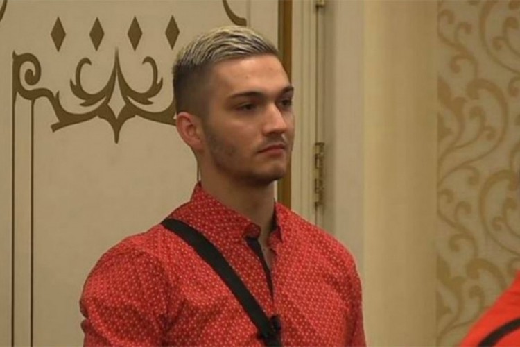 Bivši učesnik rijalitija se autom zakucao u derventsku apoteku