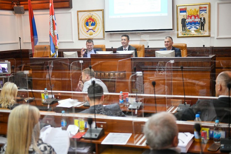 Na platama u administraciji Banjaluke ušteđeno pola miliona KM