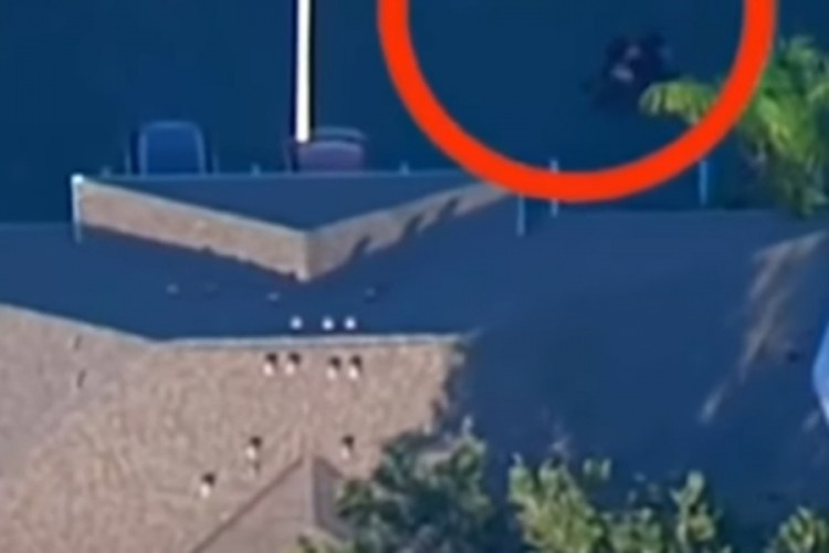 Divljao autom pa bacio bebu na policajce