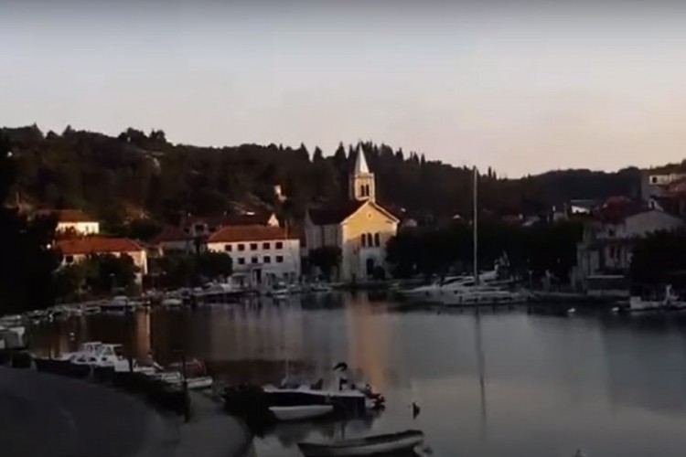 Kamere snimile trenutak potresa kod Šibenika