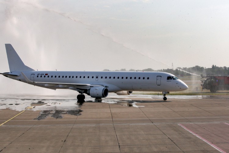 Prvi avion Er Montenegra sletio u Beograd