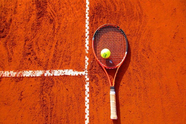 Vic dana: Mujo igra tenis