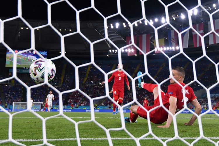 EURO već ruši granice, desile se tri stvari koje nikada do sada nisu