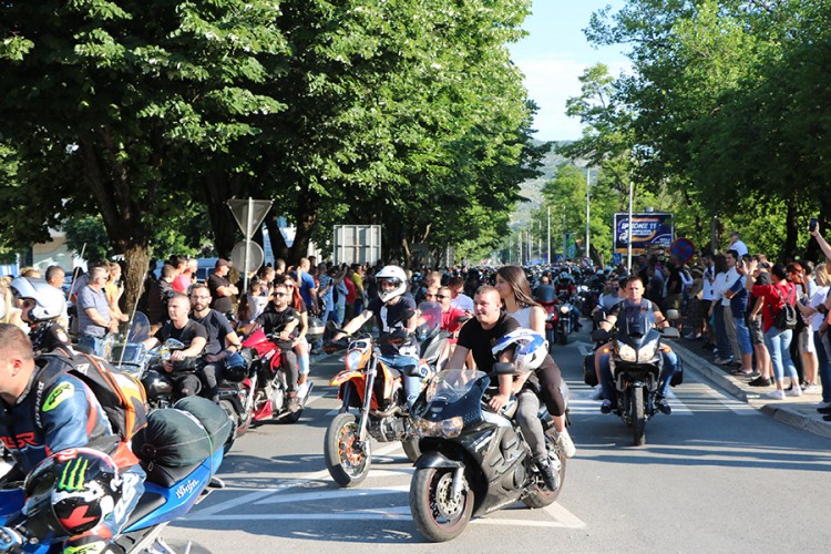 Moćan defile motocikala pristiglih sa svih strana svijeta