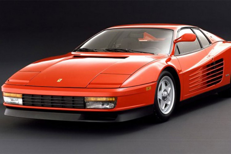Utovario veliki TV u Ferrari, pa ga pričvrstio ljepljivom trakom