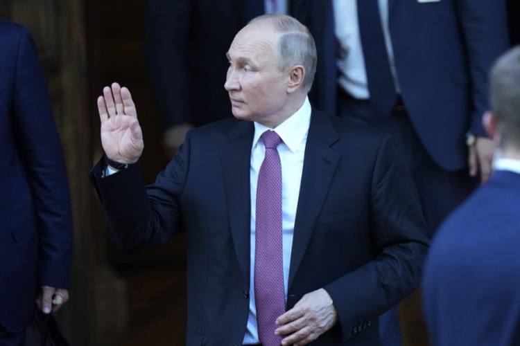 Šta je Bajden poklonio Putinu