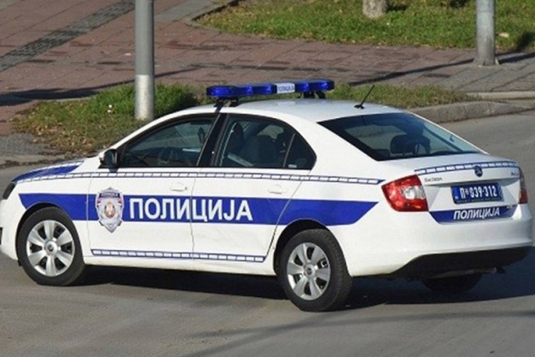 Automobil naletio na dvoje djece