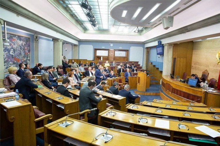 Haos u Crnoj Gori: Krivokapić napustio sjednicu