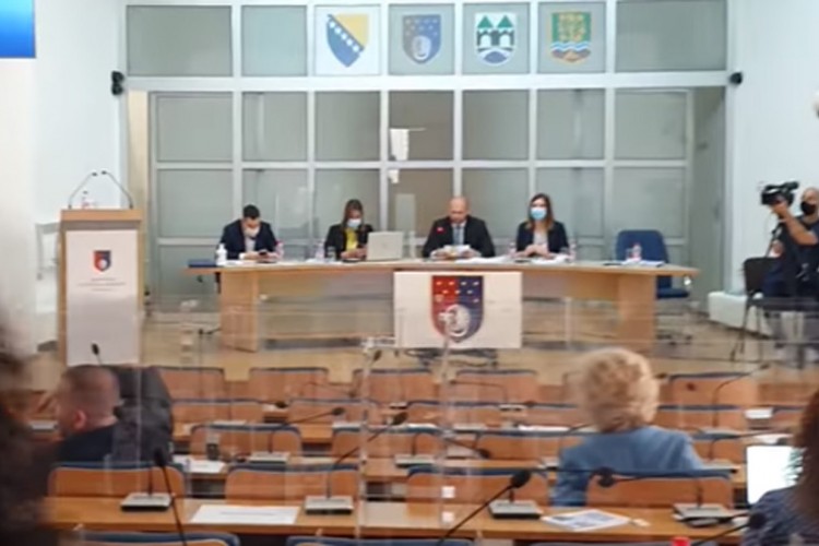 Poslanici SDA i DF-a napustili sjednicu Skupštine KS, pa se vratili na drugu