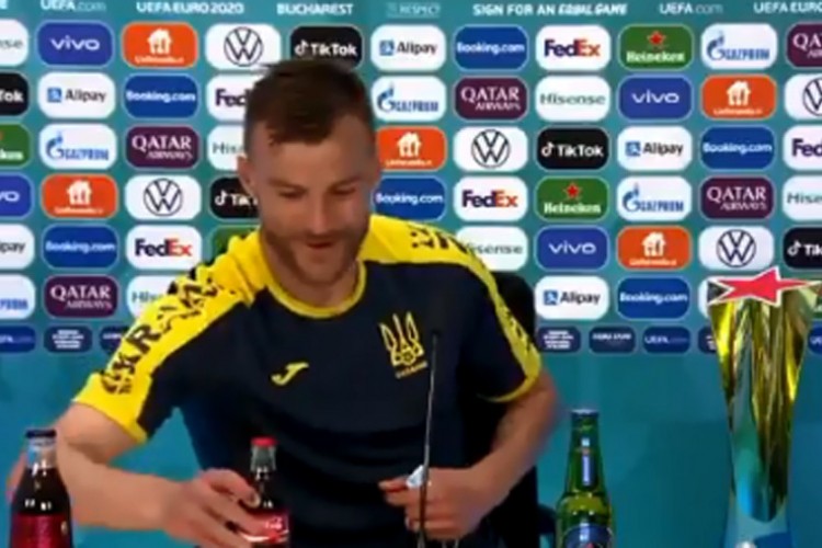 Šale na Ronaldov račun ne prestaju: Coca-Cola ima još jednog saveznika