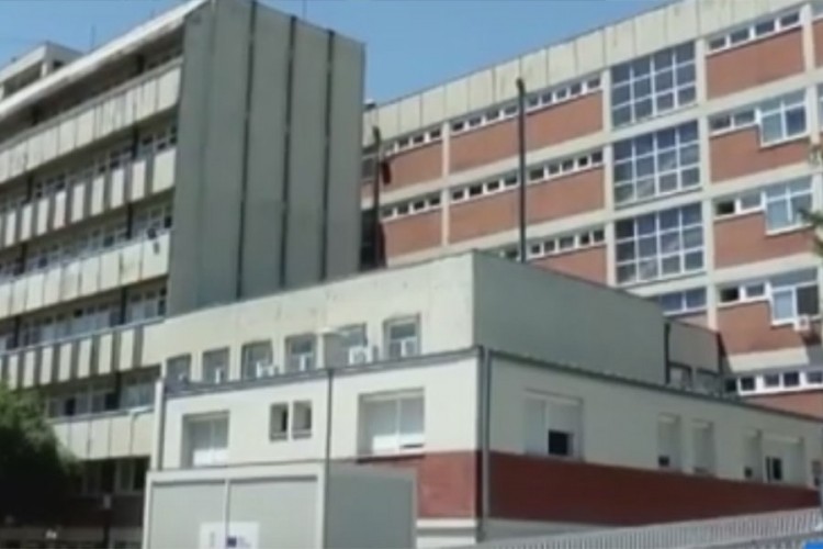 Hitno operisan dječak koga je otac izbo nožem, majka životno ugrožena